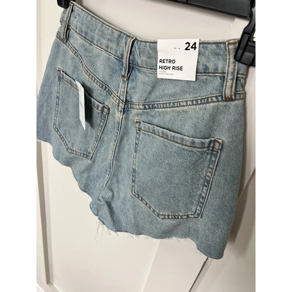 FOREVER 21 Women's Retro High Rise Distressed Denim Blue Washed Shorts Size 27‎